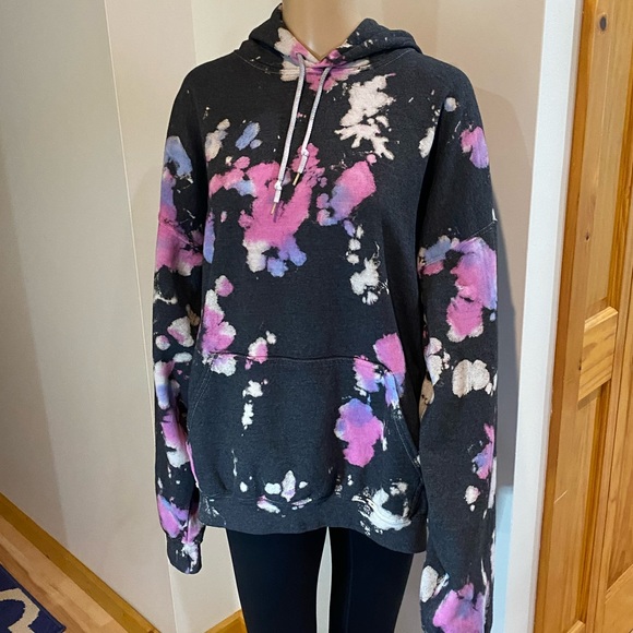 Urban Outfitters Womens Sweatshirt - Picture 2 of 2